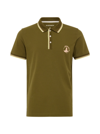 Olivengrøn kortærmet polo fra Redgreen i 100 % bomuld med kontraststribet krave og ærmekant samt lille sejlskibslogo.