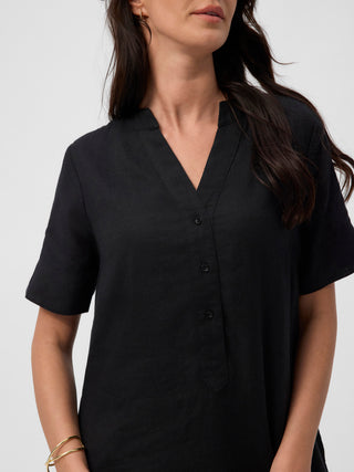 Dame kjole i sort fra Redgreen – hør / afslappet pasform / midi-længde